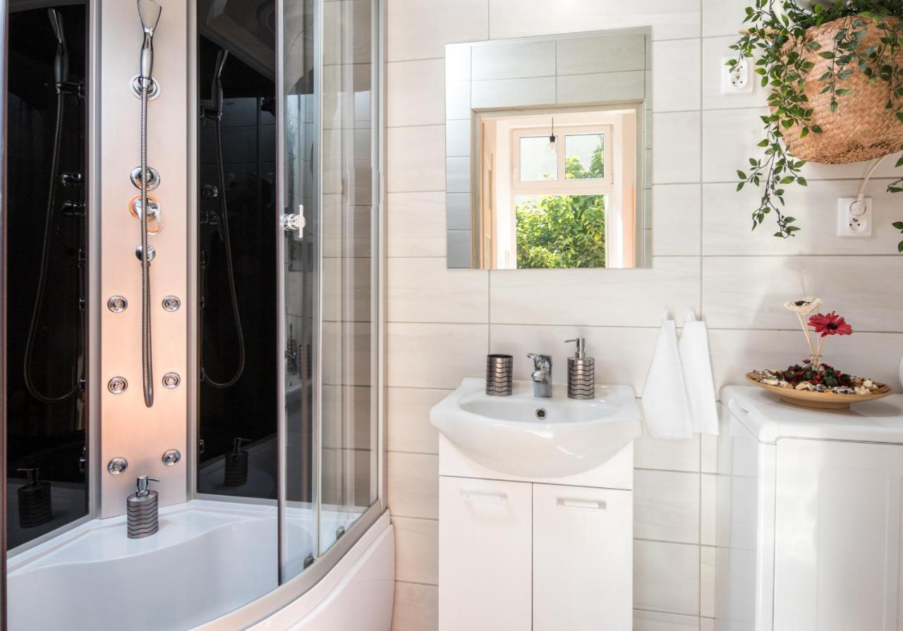 Cracow Best Location Apartment With Garden By Cozyplace Krakkó Kültér fotó
